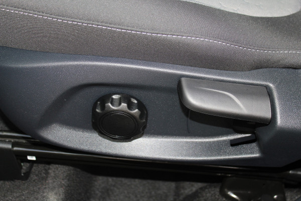 Ford Tourneo Courier 1.0-125pk Titanium AUTOMAAT ! UNIEKE Ford Tourneo Courier personen uitv. Fabr. garantie t/m 26-08-2029. Autm. airco, adapt. cruise cntrl, winterpkkt, LM wielen, navigatie, telefoonvoorb., lane- en side assist etc.