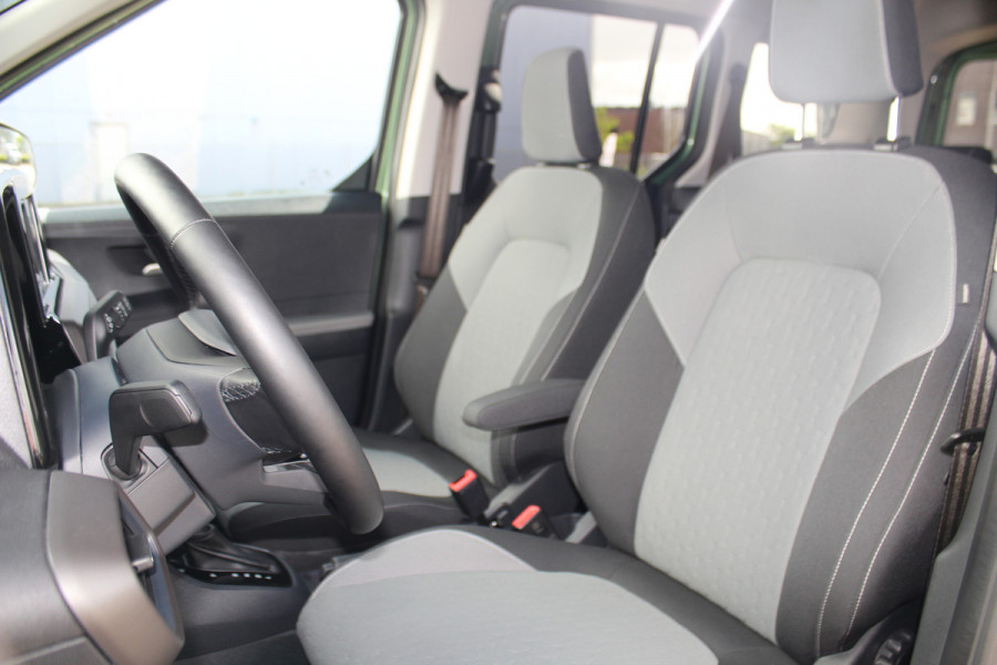 Ford Tourneo Courier 1.0-125pk Titanium AUTOMAAT ! UNIEKE Ford Tourneo Courier personen uitv. Fabr. garantie t/m 26-08-2029. Autm. airco, adapt. cruise cntrl, winterpkkt, LM wielen, navigatie, telefoonvoorb., lane- en side assist etc.