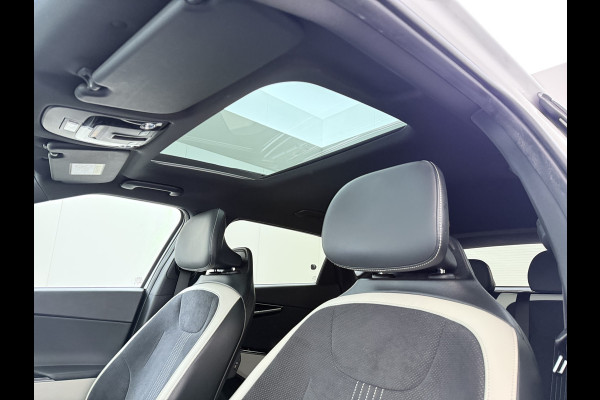 Kia Ev6 GT-Line 77.4 kWh SOH 95% Panoramadak V2L Warmtepomp Trekhaak Head-Up Display Meridian®-Surround Adap.Cruise Matrix Led 360°Camer Stoel+Stuurverwarming Stoel Massage+Ventilatie Elek.Stoelen+Memory Elek.Achterklep Privacy Glas Dealeronderhouden 1e Eigenaar Origineel Nederlandse Auto