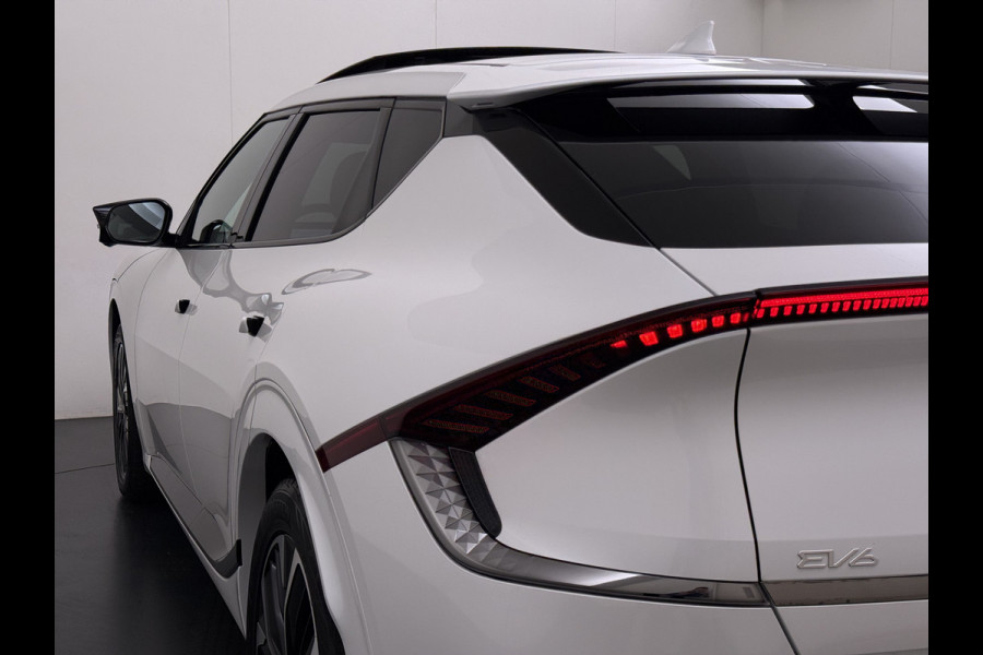Kia Ev6 GT-Line 77.4 kWh SOH 95% Panoramadak V2L Warmtepomp Trekhaak Head-Up Display Meridian®-Surround Adap.Cruise Matrix Led 360°Camer Stoel+Stuurverwarming Stoel Massage+Ventilatie Elek.Stoelen+Memory Elek.Achterklep Privacy Glas Dealeronderhouden 1e Eigenaar Origineel Nederlandse Auto