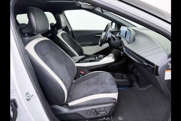 Kia Ev6 GT-Line 77.4 kWh SOH 95% Panoramadak V2L Warmtepomp Trekhaak Head-Up Display Meridian®-Surround Adap.Cruise Matrix Led 360°Camer Stoel+Stuurverwarming Stoel Massage+Ventilatie Elek.Stoelen+Memory Elek.Achterklep Privacy Glas Dealeronderhouden 1e Eigenaar Origineel Nederlandse Auto