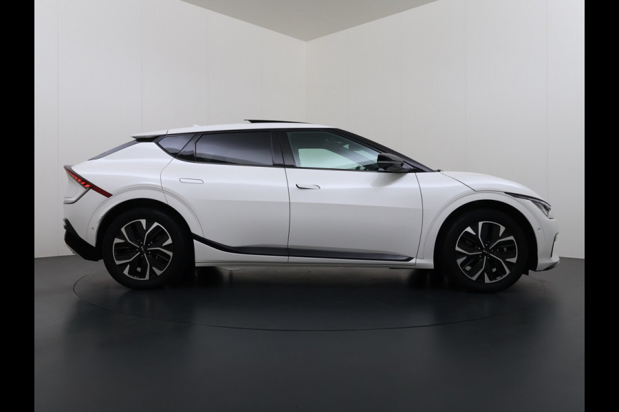 Kia Ev6 GT-Line 77.4 kWh SOH 95% Panoramadak V2L Warmtepomp Trekhaak Head-Up Display Meridian®-Surround Adap.Cruise Matrix Led 360°Camer Stoel+Stuurverwarming Stoel Massage+Ventilatie Elek.Stoelen+Memory Elek.Achterklep Privacy Glas Dealeronderhouden 1e Eigenaar Origineel Nederlandse Auto