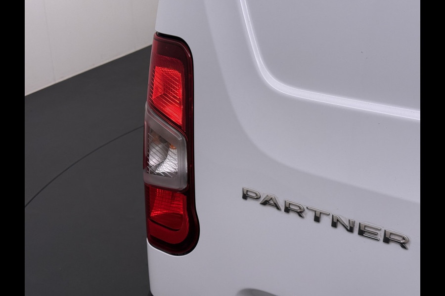 Peugeot Partner 1.5HDi 102PK Airco Navi* via Apple Carplay Android Auto Cruise Control Pdc S&S L1 Betonplex Vloer Lat om Lat Wandbetimmering Schuifdeur 1e Eigenaar Origineel Nederlandse Auto