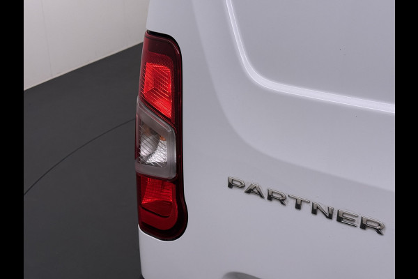 Peugeot Partner 1.5HDi 102PK Airco Navi* via Apple Carplay Android Auto Cruise Control Pdc S&S L1 Betonplex Vloer Lat om Lat Wandbetimmering Schuifdeur 1e Eigenaar Origineel Nederlandse Auto