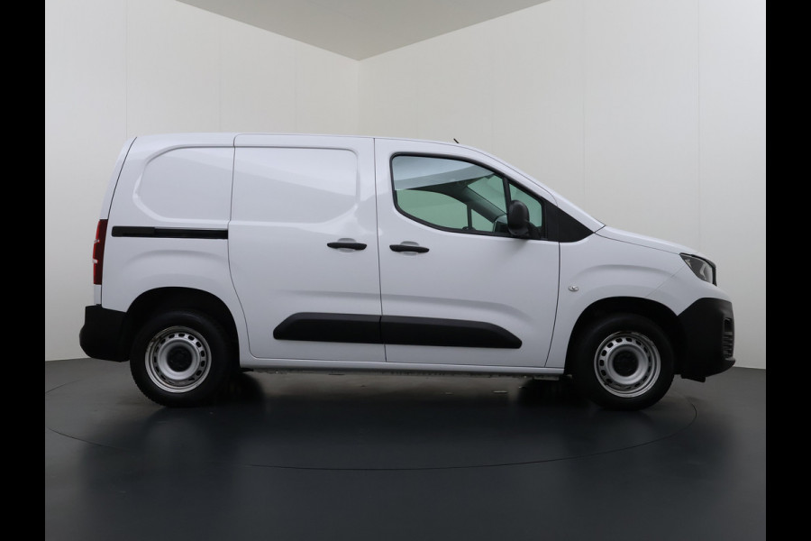 Peugeot Partner 1.5HDi 102PK Airco Navi* via Apple Carplay Android Auto Cruise Control Pdc S&S L1 Betonplex Vloer Lat om Lat Wandbetimmering Schuifdeur 1e Eigenaar Origineel Nederlandse Auto