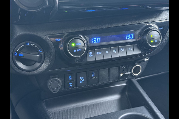 Toyota Hilux 2.4 D-4D 4WD Automaat Double Cab Prof. Lier Canopy Hardtop (Huif) Trekhaak Navi* via Apple Carplay Android Auto Ecc Camera Adap. Lane Assist Inbouw Kasten Bluetooth AWD EURO 6 400Nm 3.500kg Trekvermogen 1e Eigenaar Dealeronderhouden Origineel Nederlandse Auto