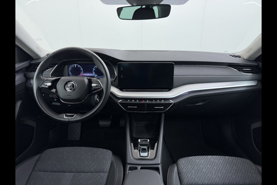 Škoda Octavia Combi 1.4TSI 245PK Automaat iV PHEV Hybride Adap.Cruise Stoelverwarming Navi 3-Zone Ecc Apple Carplay Android Auto Pdc Business  Elek.Achterklep Keyless advanced Lmv 18" Voorruitverwarming Led DAB 1e Eigenaar Origineel Nederlandse Auto
