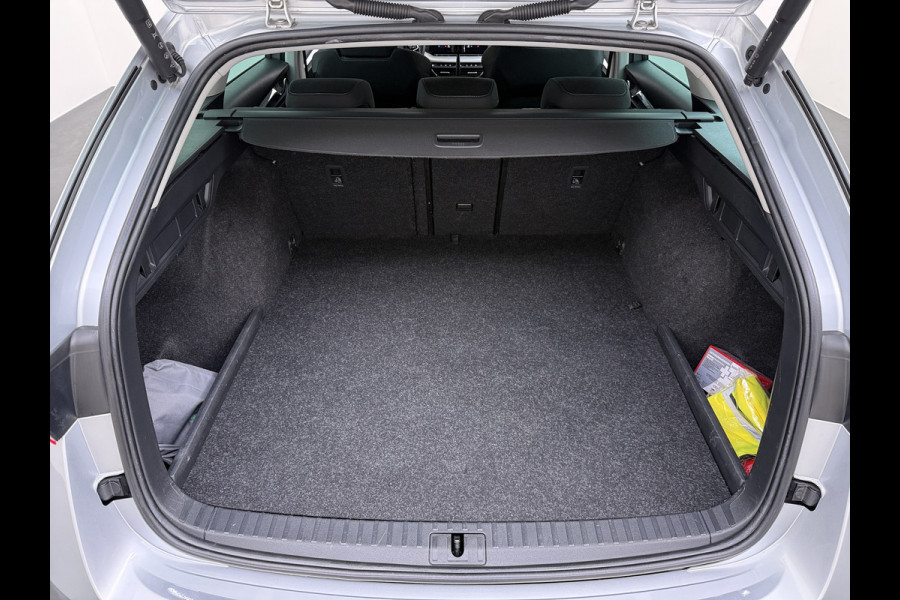 Škoda Octavia Combi 1.4TSI 245PK Automaat iV PHEV Hybride Adap.Cruise Stoelverwarming Navi 3-Zone Ecc Apple Carplay Android Auto Pdc Business  Elek.Achterklep Keyless advanced Lmv 18" Voorruitverwarming Led DAB 1e Eigenaar Origineel Nederlandse Auto