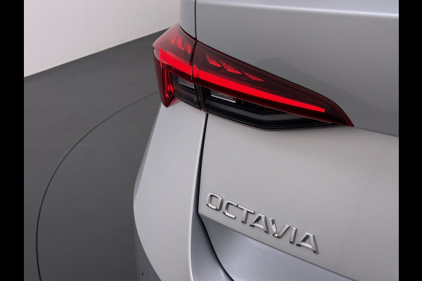 Škoda Octavia Combi 1.4TSI 245PK Automaat iV PHEV Hybride Adap.Cruise Stoelverwarming Navi 3-Zone Ecc Apple Carplay Android Auto Pdc Business  Elek.Achterklep Keyless advanced Lmv 18" Voorruitverwarming Led DAB 1e Eigenaar Origineel Nederlandse Auto