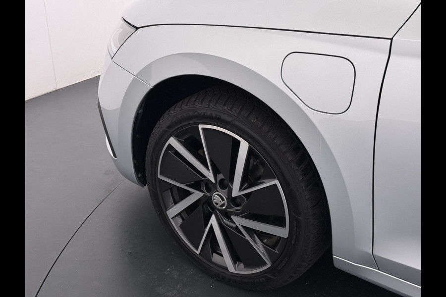 Škoda Octavia Combi 1.4TSI 245PK Automaat iV PHEV Hybride Adap.Cruise Stoelverwarming Navi 3-Zone Ecc Apple Carplay Android Auto Pdc Business  Elek.Achterklep Keyless advanced Lmv 18" Voorruitverwarming Led DAB 1e Eigenaar Origineel Nederlandse Auto