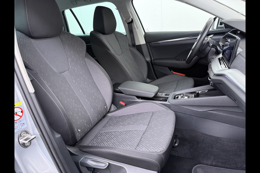 Škoda Octavia Combi 1.4TSI 245PK Automaat iV PHEV Hybride Adap.Cruise Stoelverwarming Navi 3-Zone Ecc Apple Carplay Android Auto Pdc Business  Elek.Achterklep Keyless advanced Lmv 18" Voorruitverwarming Led DAB 1e Eigenaar Origineel Nederlandse Auto