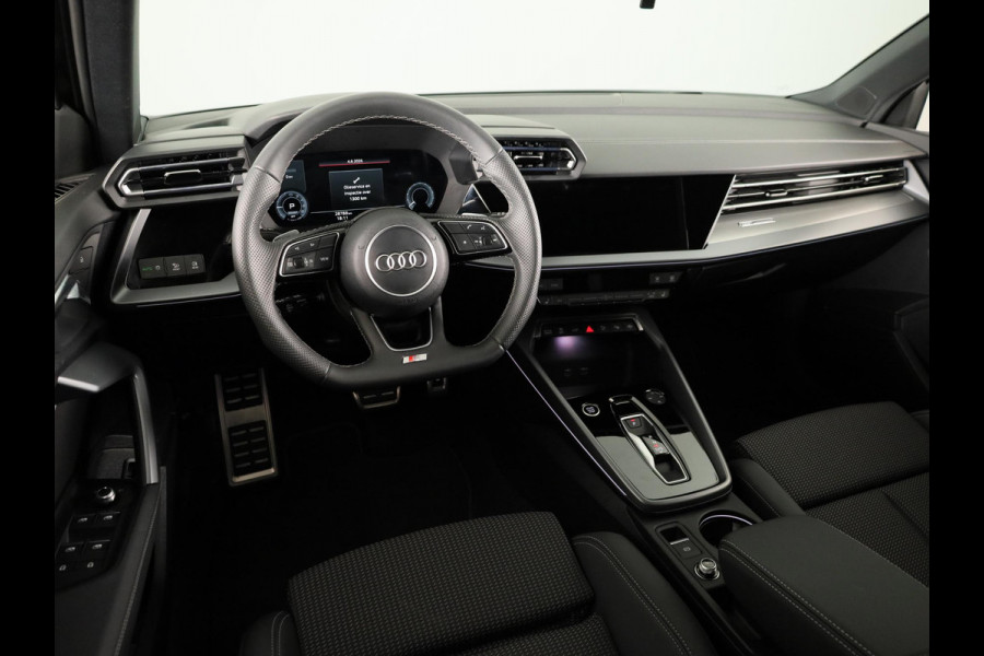Audi A3 Sportback 40 TFSI e S edition 204 pk S-tronic | Verlengde garantie | Navigatie | Parkeersensoren (Park assist) | Achteruitrijcamera | Adaptieve cruise control | Stoelverwarming | S-Line |
