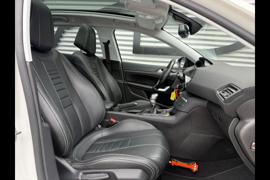 Peugeot 308 SW 1.2 PureTech Blue Lease Executive 2e Eigenaar|Navi|Clima|Cruise|Pano|Trekhaak|Carplay|PDC V+A|D-riem vv in2024|N.A.P|APK tot 04-2027