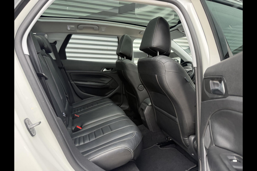 Peugeot 308 SW 1.2 PureTech Blue Lease Executive 2e Eigenaar|Navi|Clima|Cruise|Pano|Trekhaak|Carplay|PDC V+A|D-riem vv in2024|N.A.P|APK tot 04-2027