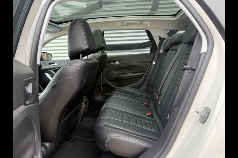 Peugeot 308 SW 1.2 PureTech Blue Lease Executive 2e Eigenaar|Navi|Clima|Cruise|Pano|Trekhaak|Carplay|PDC V+A|D-riem vv in2024|N.A.P|APK tot 04-2027