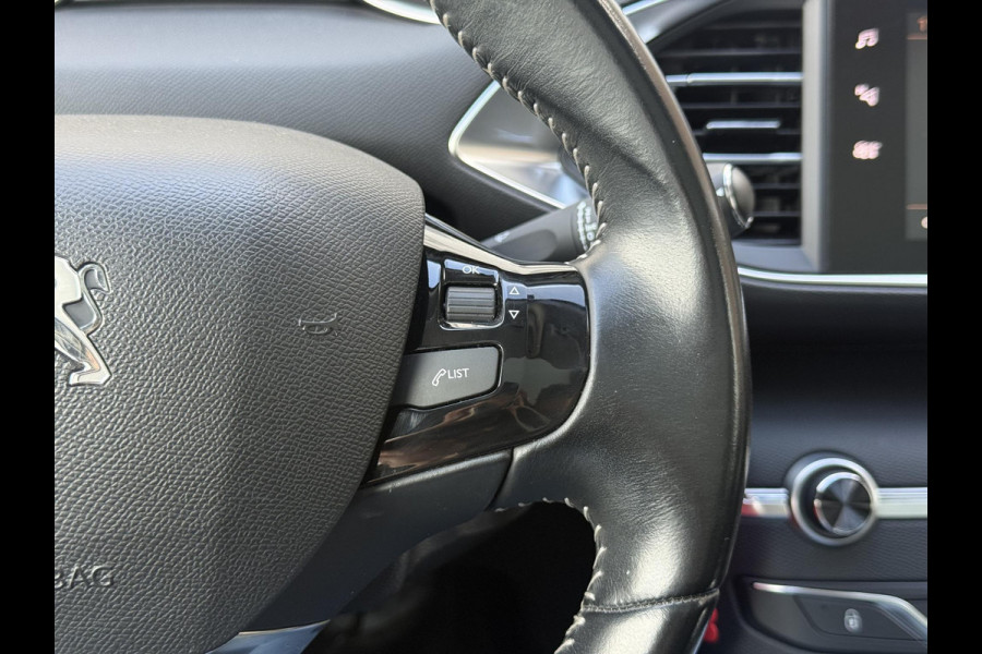 Peugeot 308 SW 1.2 PureTech Blue Lease Executive 2e Eigenaar|Navi|Clima|Cruise|Pano|Trekhaak|Carplay|PDC V+A|D-riem vv in2024|N.A.P|APK tot 04-2027