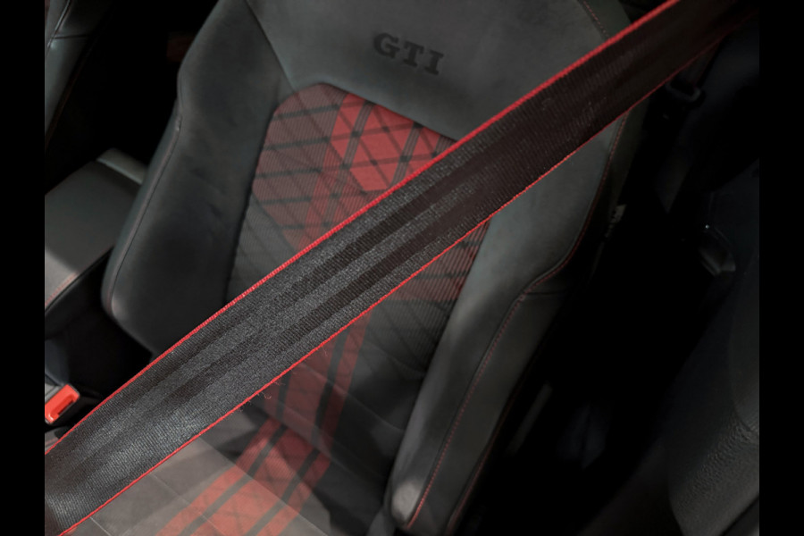 Volkswagen Golf 2.0 TSI GTI TCR |BullX-Uitlaat|Keyless|Panorama|DCC|Camera|