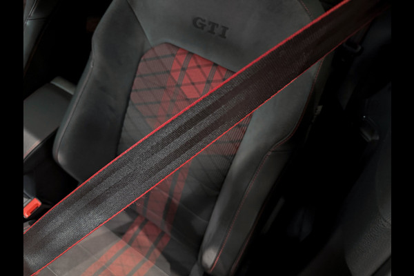 Volkswagen Golf 2.0 TSI GTI TCR |BullX-Uitlaat|Keyless|Panorama|DCC|Camera|