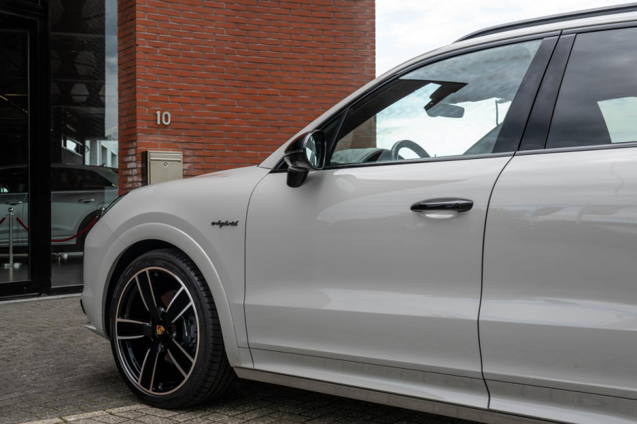 Porsche Cayenne 3.0 E-Hybrid Platinum Edition 4-Wielsturing VOLL