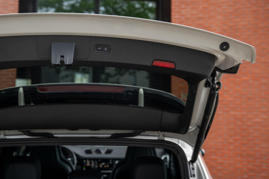Porsche Cayenne 3.0 E-Hybrid Platinum Edition 4-Wielsturing VOLL