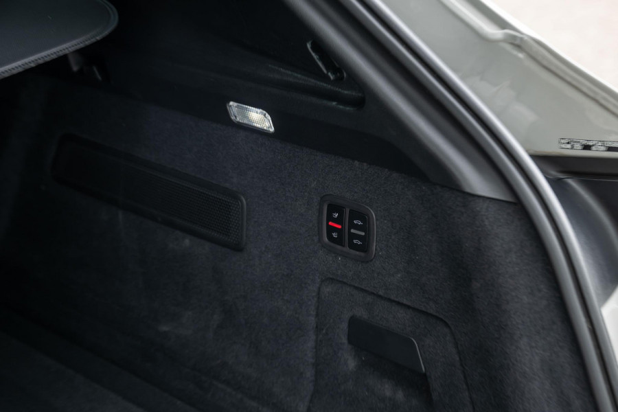 Porsche Cayenne 3.0 E-Hybrid Platinum Edition 4-Wielsturing VOLL
