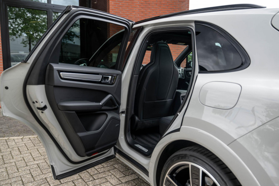 Porsche Cayenne 3.0 E-Hybrid Platinum Edition 4-Wielsturing VOLL