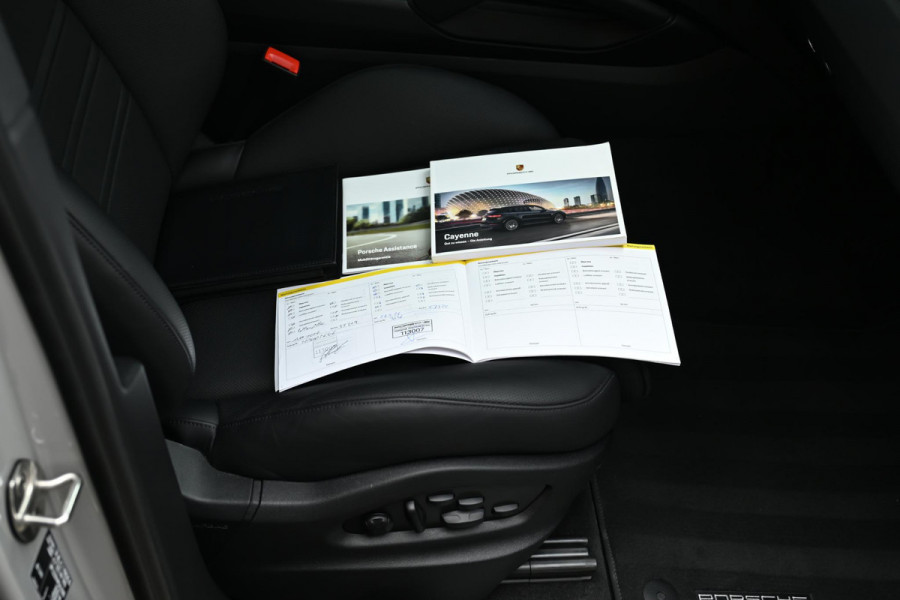 Porsche Cayenne 3.0 E-Hybrid Platinum Edition 4-Wielsturing VOLL