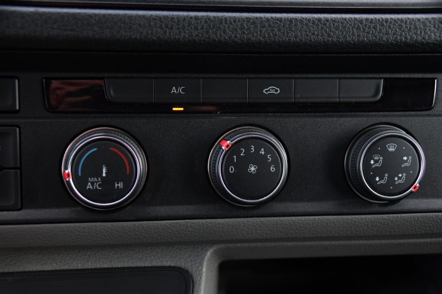Volkswagen Crafter 35 2.0 TDI L3H3 PB Edition Camera, Cruise, Carplay, automaat, Airco, Trekhaak, Mulitmedia, 140pk, Uniek!