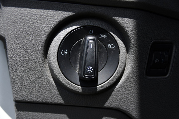 Volkswagen Crafter 35 2.0 TDI L3H3 PB Edition Camera, Cruise, Carplay, automaat, Airco, Trekhaak, Mulitmedia, 140pk, Uniek!