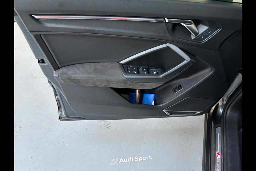 Audi RSQ3 Sportback Automaat 2.5 TFSI 400PK Quattro Daytona Grey, Black Pakket, Alcantara/Half Leder, Schuifdak, 21inch, Trekhaak
