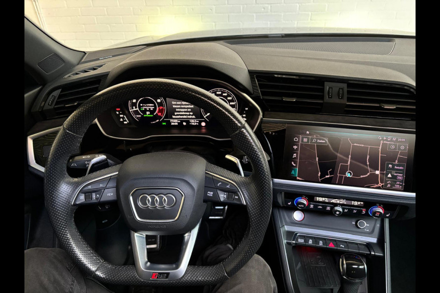 Audi RSQ3 Sportback Automaat 2.5 TFSI 400PK Quattro Daytona Grey, Black Pakket, Alcantara/Half Leder, Schuifdak, 21inch, Trekhaak