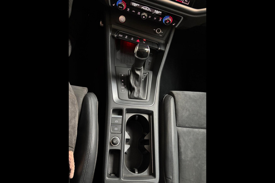 Audi RSQ3 Sportback Automaat 2.5 TFSI 400PK Quattro Daytona Grey, Black Pakket, Alcantara/Half Leder, Schuifdak, 21inch, Trekhaak