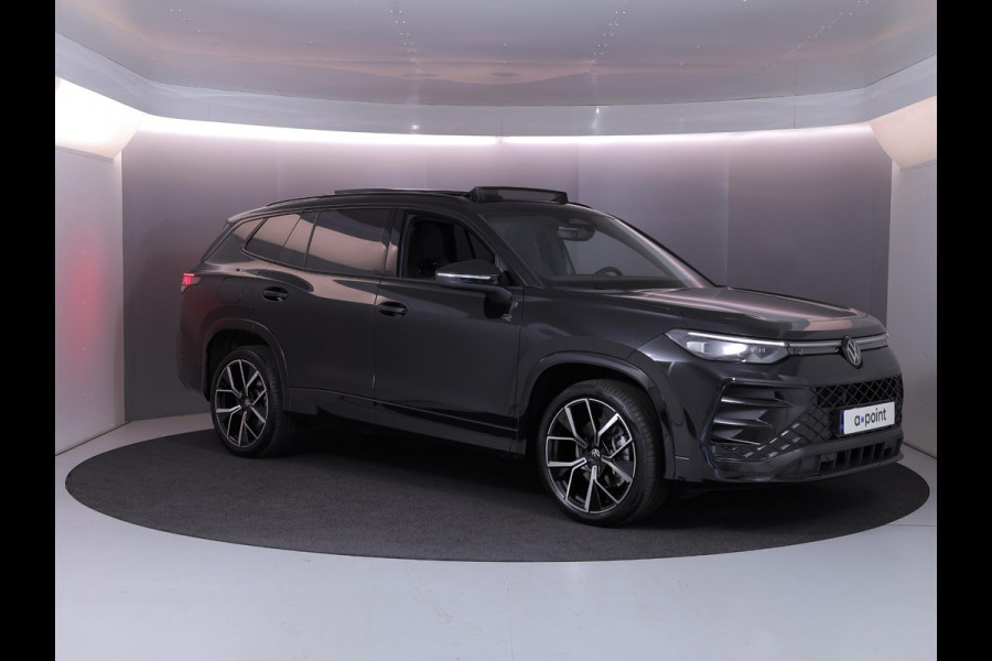 Volkswagen Tayron 1.5 eHybrid R-Line Edition 204 pk Automaat (DSG) | Verlengde garantie | Navigatie | Panoramadak | Trekhaak (wegklapbaar) | Parkeersensoren (Park assist) | Achteruitrijcamera | Black Style pakket | R-Line |