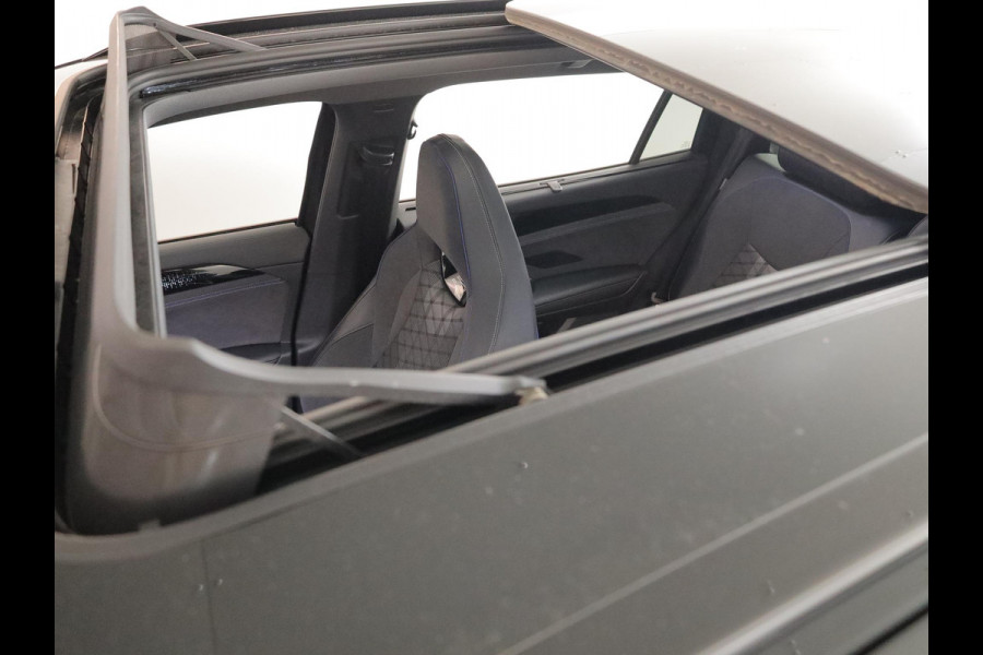 Volkswagen Tayron 1.5 eHybrid R-Line Edition 204 pk Automaat (DSG) | Verlengde garantie | Navigatie | Panoramadak | Trekhaak (wegklapbaar) | Parkeersensoren (Park assist) | Achteruitrijcamera | Black Style pakket | R-Line |