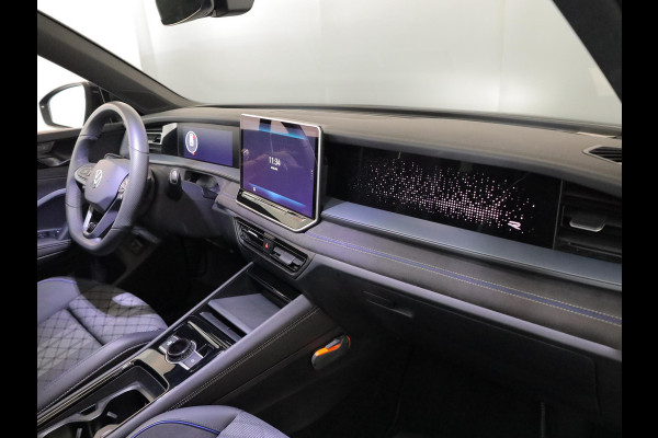 Volkswagen Tayron 1.5 eHybrid R-Line Edition 204 pk Automaat (DSG) | Verlengde garantie | Navigatie | Panoramadak | Trekhaak (wegklapbaar) | Parkeersensoren (Park assist) | Achteruitrijcamera | Black Style pakket | R-Line |