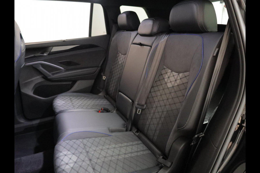 Volkswagen Tayron 1.5 eHybrid R-Line Edition 204 pk Automaat (DSG) | Verlengde garantie | Navigatie | Panoramadak | Trekhaak (wegklapbaar) | Parkeersensoren (Park assist) | Achteruitrijcamera | Black Style pakket | R-Line |