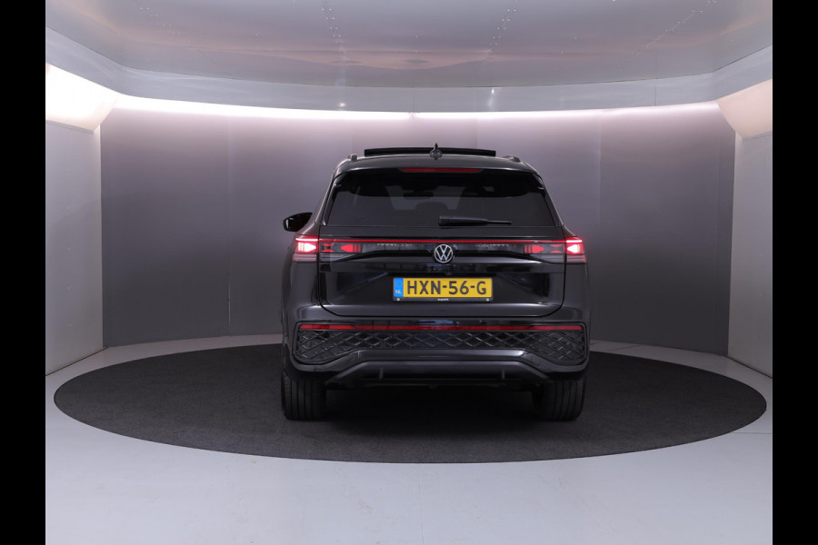Volkswagen Tayron 1.5 eHybrid R-Line Edition 204 pk Automaat (DSG) | Verlengde garantie | Navigatie | Panoramadak | Trekhaak (wegklapbaar) | Parkeersensoren (Park assist) | Achteruitrijcamera | Black Style pakket | R-Line |