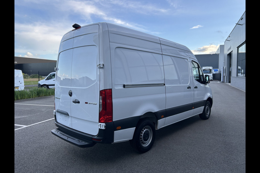 Mercedes-Benz Sprinter 317 CDI L2 H2 360 Camera / MBUX / Navigatie / Parkeersensors / Cruise control / Airco / 270 Graden achterdeuren