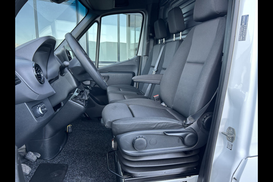 Mercedes-Benz Sprinter 317 CDI L2 H2 360 Camera / MBUX / Navigatie / Parkeersensors / Cruise control / Airco / 270 Graden achterdeuren