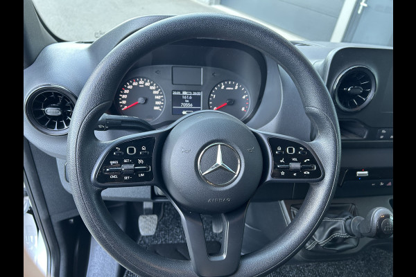 Mercedes-Benz Sprinter 317 CDI L2 H2 360 Camera / MBUX / Navigatie / Parkeersensors / Cruise control / Airco / 270 Graden achterdeuren
