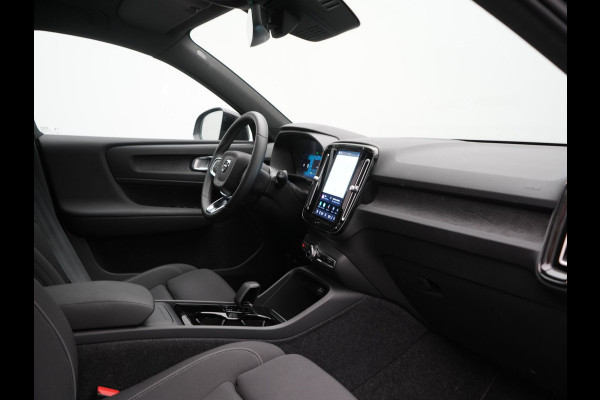 Volvo XC40 Single Motor Extended Range Ultimate 82 kWh 252pk Dealer O.H. | Panodak | Adaptive Cruise | 360 Camera | Harman / Kardon | Warmtepomp | Sportstoelen Memory & Verwarmd | Google Assistent | Keyless | Blis | Stuur Verwarmd | Apple Carplay | DAB | 19"L.M |