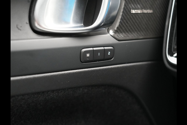 Volvo XC40 Single Motor Extended Range Ultimate 82 kWh 252pk Dealer O.H. | Panodak | Adaptive Cruise | 360 Camera | Harman / Kardon | Warmtepomp | Sportstoelen Memory & Verwarmd | Google Assistent | Keyless | Blis | Stuur Verwarmd | Apple Carplay | DAB | 19"L.M |