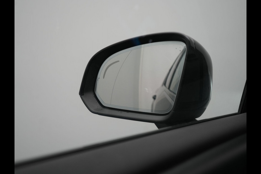 Volvo XC40 Single Motor Extended Range Ultimate 82 kWh 252pk Dealer O.H. | Panodak | Adaptive Cruise | 360 Camera | Harman / Kardon | Warmtepomp | Sportstoelen Memory & Verwarmd | Google Assistent | Keyless | Blis | Stuur Verwarmd | Apple Carplay | DAB | 19"L.M |