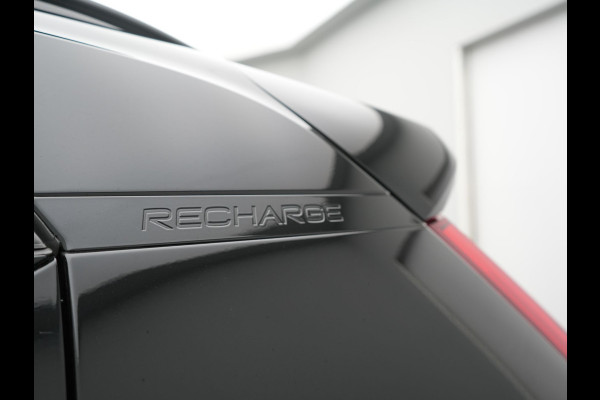 Volvo XC40 Single Motor Extended Range Ultimate 82 kWh 252pk Dealer O.H. | Panodak | Adaptive Cruise | 360 Camera | Harman / Kardon | Warmtepomp | Sportstoelen Memory & Verwarmd | Google Assistent | Keyless | Blis | Stuur Verwarmd | Apple Carplay | DAB | 19"L.M |