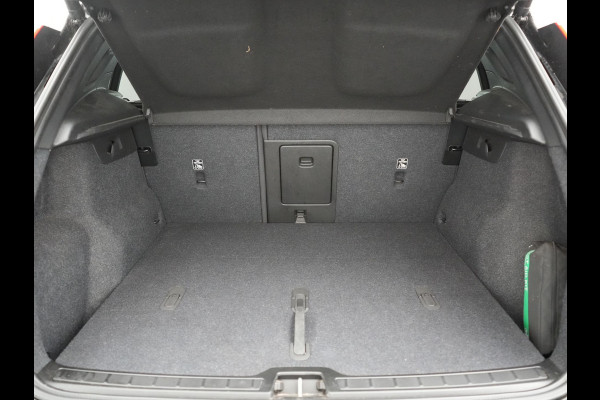 Volvo XC40 Single Motor Extended Range Ultimate 82 kWh 252pk Dealer O.H. | Panodak | Adaptive Cruise | 360 Camera | Harman / Kardon | Warmtepomp | Sportstoelen Memory & Verwarmd | Google Assistent | Keyless | Blis | Stuur Verwarmd | Apple Carplay | DAB | 19"L.M |