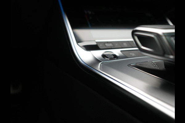 Audi A6 Avant 50 TFSI e Quattro 2x S Line PHEV 300pk Dealer O.H. | Trekhaak Af Fabriek | Panodak | Adaptive Cruise | Camera | Lederen Sportstoelen & Stuur Verwarmd | Blis | Sfeerverlichting | Apple Carplay | Navigatie | DAB | Plug In Hybrid |