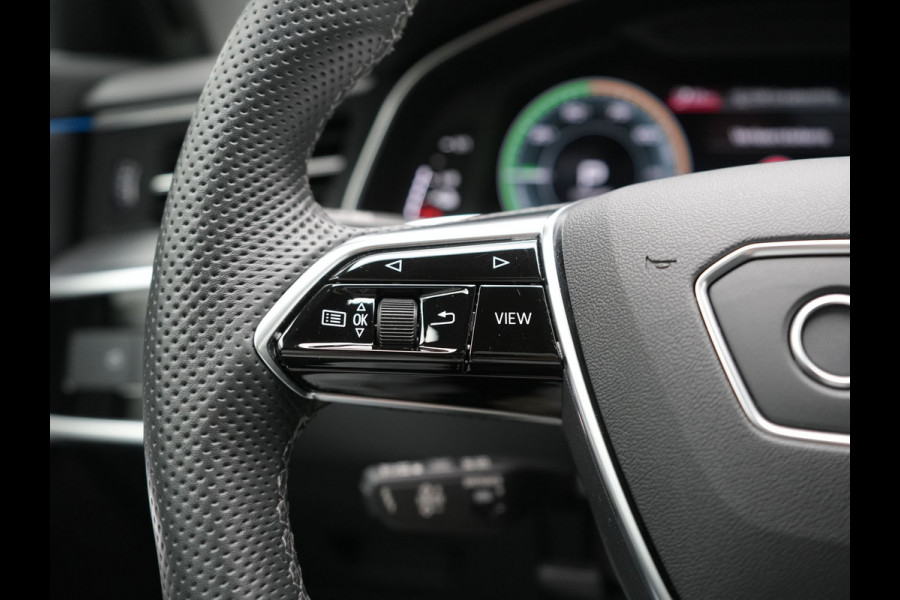 Audi A6 Avant 50 TFSI e Quattro 2x S Line PHEV 300pk Dealer O.H. | Trekhaak Af Fabriek | Panodak | Adaptive Cruise | Camera | Lederen Sportstoelen & Stuur Verwarmd | Blis | Sfeerverlichting | Apple Carplay | Navigatie | DAB | Plug In Hybrid |