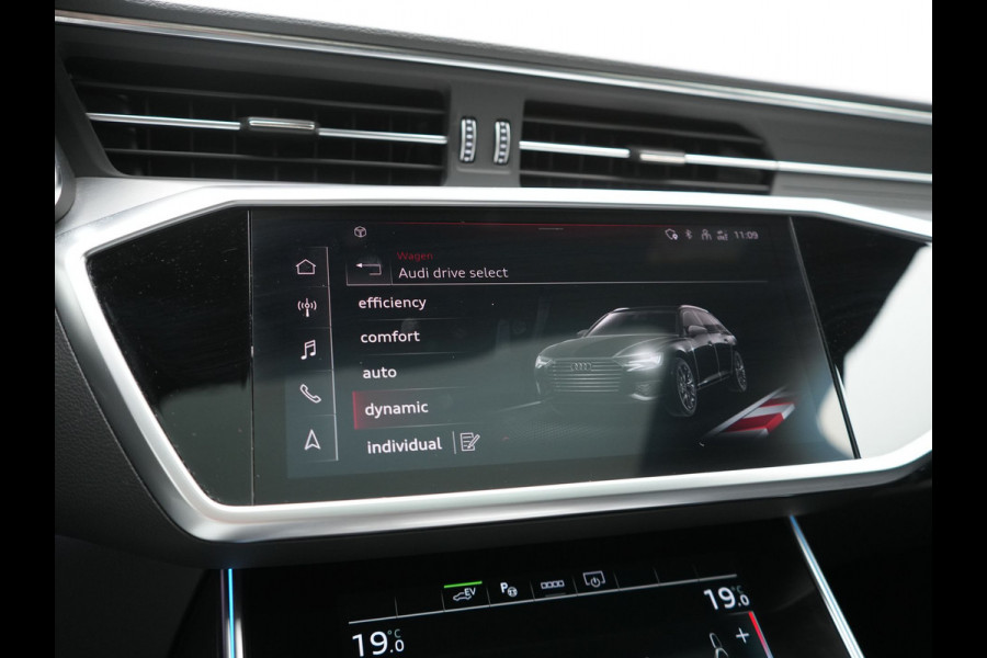Audi A6 Avant 50 TFSI e Quattro 2x S Line PHEV 300pk Dealer O.H. | Trekhaak Af Fabriek | Panodak | Adaptive Cruise | Camera | Lederen Sportstoelen & Stuur Verwarmd | Blis | Sfeerverlichting | Apple Carplay | Navigatie | DAB | Plug In Hybrid |