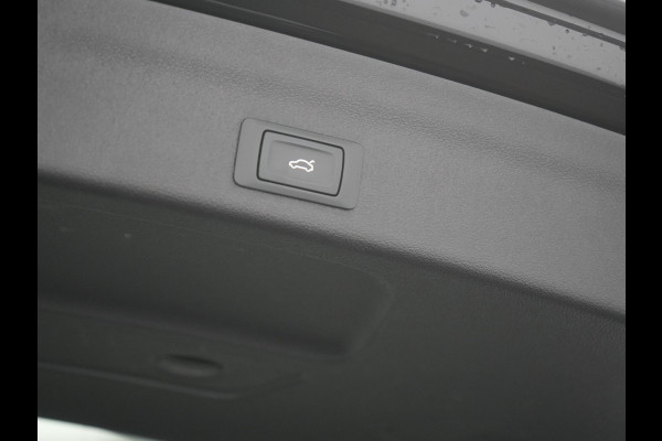 Audi A6 Avant 50 TFSI e Quattro 2x S Line PHEV 300pk Dealer O.H. | Trekhaak Af Fabriek | Panodak | Adaptive Cruise | Camera | Lederen Sportstoelen & Stuur Verwarmd | Blis | Sfeerverlichting | Apple Carplay | Navigatie | DAB | Plug In Hybrid |