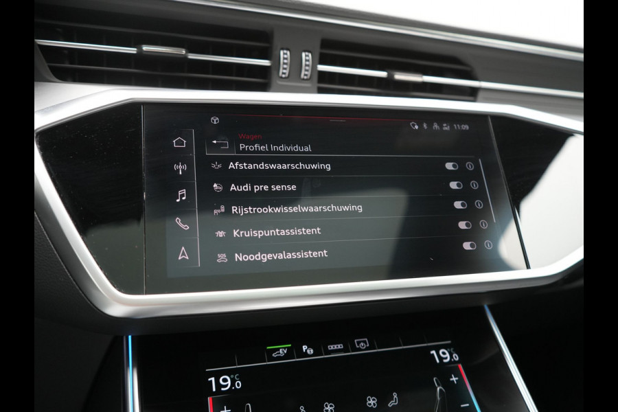 Audi A6 Avant 50 TFSI e Quattro 2x S Line PHEV 300pk Dealer O.H. | Trekhaak Af Fabriek | Panodak | Adaptive Cruise | Camera | Lederen Sportstoelen & Stuur Verwarmd | Blis | Sfeerverlichting | Apple Carplay | Navigatie | DAB | Plug In Hybrid |